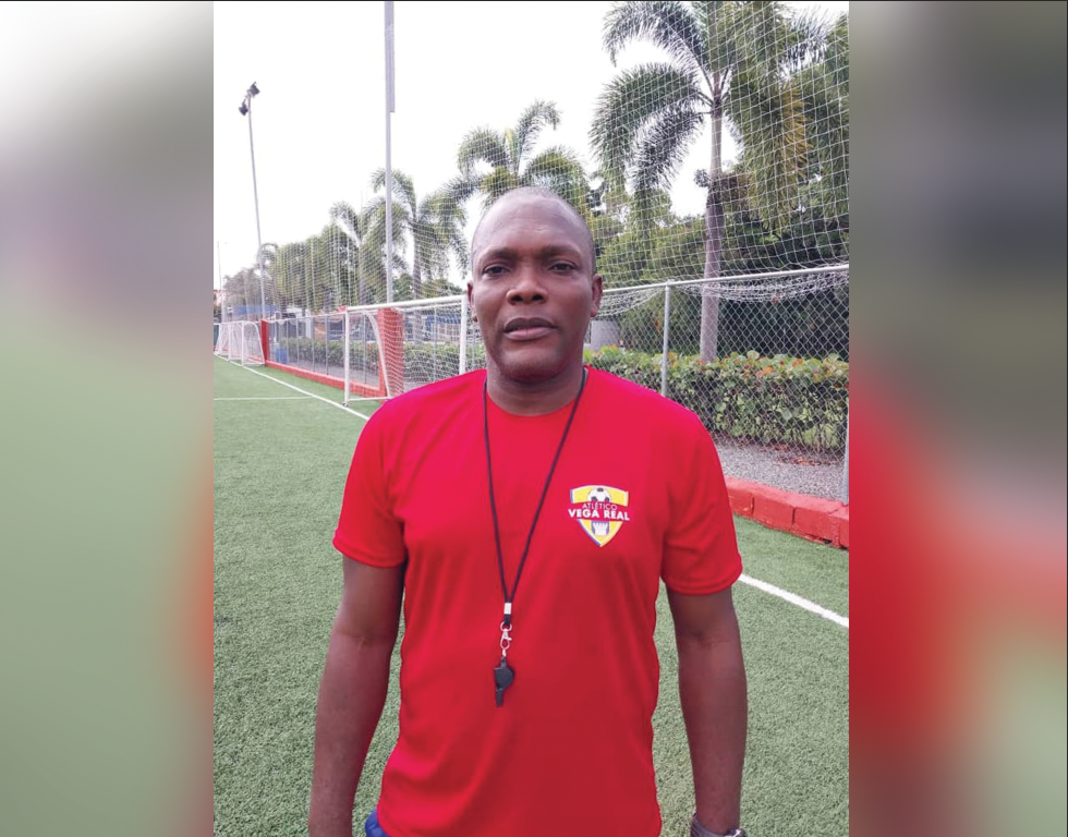 Itala, entraîneur national, embauché par un club dominicain